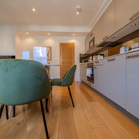Soho - Piccadilly Circus Modern One Bedroom Flat London Exterior photo