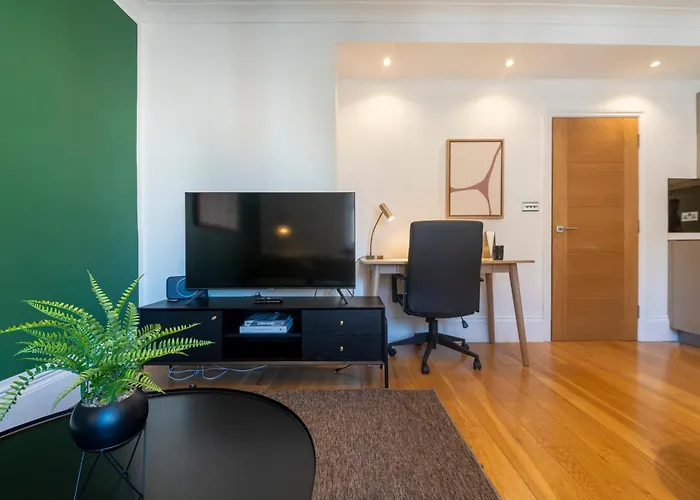 Soho - Piccadilly Circus Modern One Bedroom Flat
